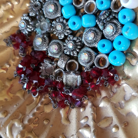 MOVED PLATFORMS - Assorted beads salvage - Picture 2 of 4